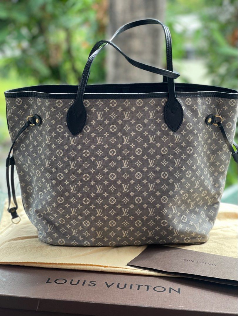 Louis Vuitton Neverfull MM Idylle (Category: Luxury Bags & Wallets) located in San Fernando. Submitted by wayweworeph (Listing ID 1413861002, Image 2). Description: Louis Vuitton Neverfull MM Idylle complete with original box and dustbag and receipt. Bought in the US for 1400 usd. Like new. Price negotiable. .