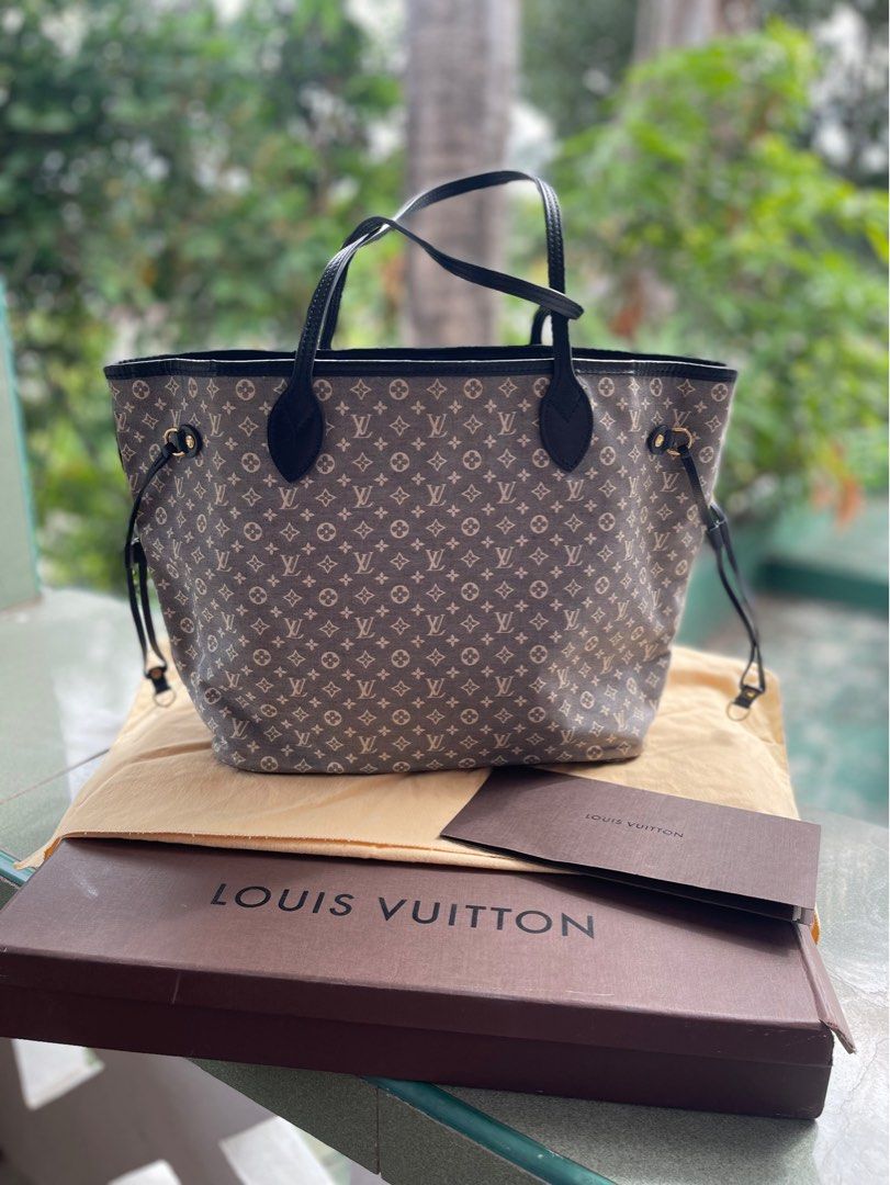 Louis Vuitton Neverfull MM Idylle (Category: Luxury Bags & Wallets) located in San Fernando. Submitted by wayweworeph (Listing ID 1413861002, Image 1). Description: Louis Vuitton Neverfull MM Idylle complete with original box and dustbag and receipt. Bought in the US for 1400 usd. Like new. Price negotiable. .