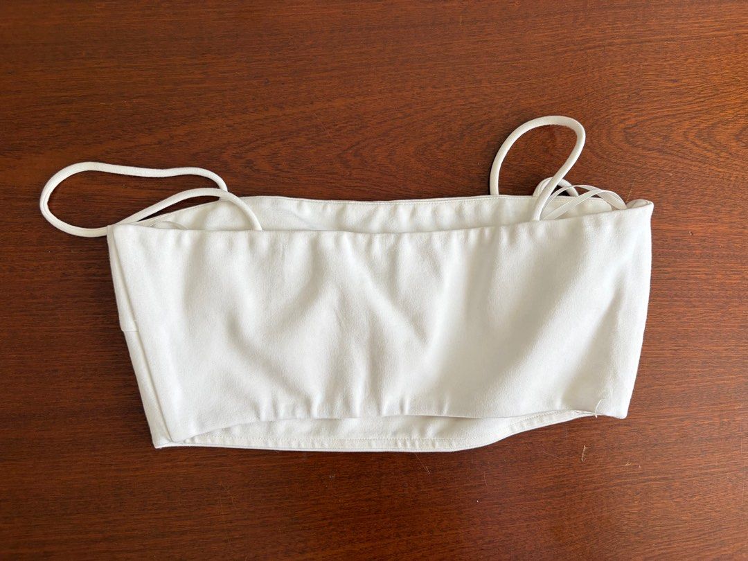 Love, Bonito White Crop Top (Category: Sleeveless) located in Pasig City. Submitted by kvdecluttering (Listing ID 1413891567, Image 2). Description: - Love, Bonito white crop top - Spaghetti straps - Straight neckline - Size: LB (UK 8, US 4) Barely used! Loc: Pasig.