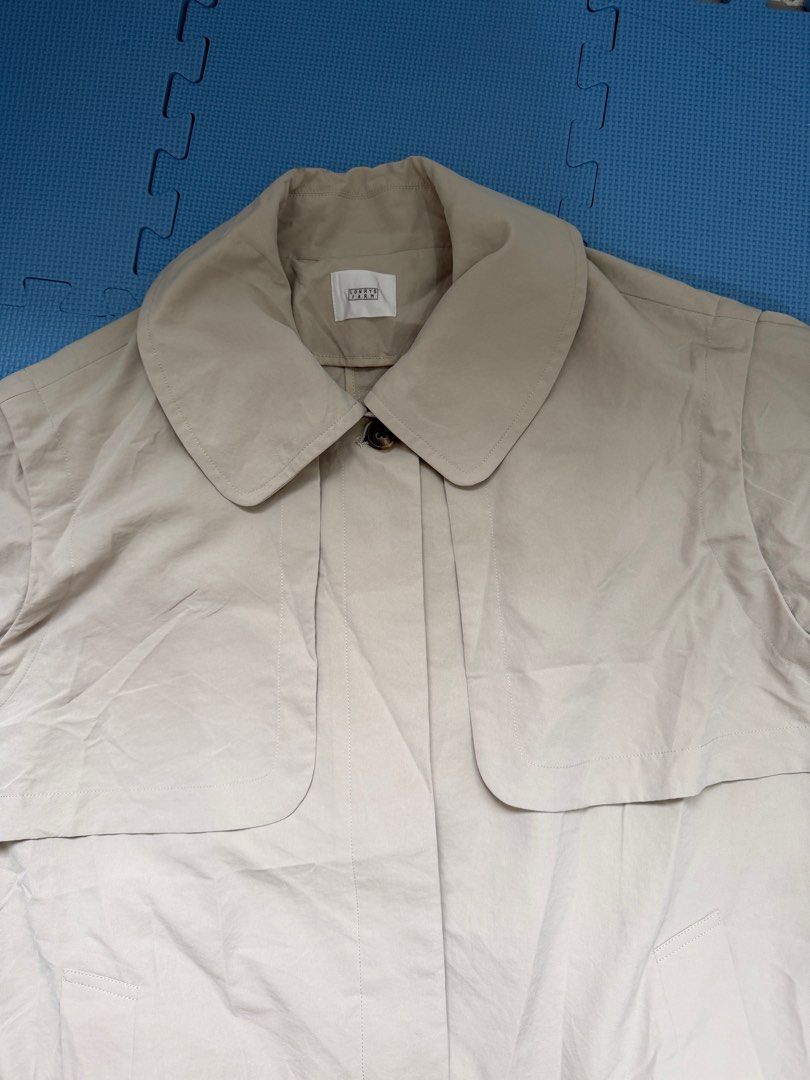 Lowrys Farm 2-way Vest Coat (Category: Coats, Jackets and Outerwear) located in Pasay City. Submitted by bbdavid (Listing ID 1413921558, Image 2). Description: Round (peter pan) collar Removable sleeves/capelet design With 2 front pocket Free size Shoulder width 19in Length 45in.