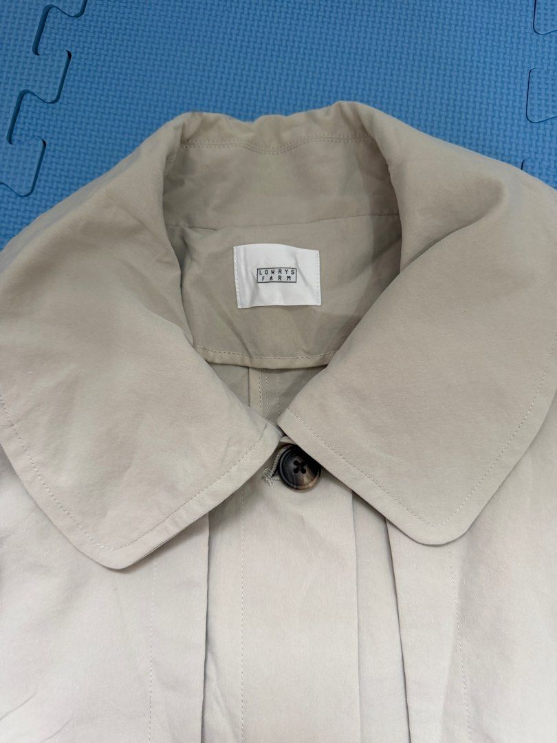 Lowrys Farm 2-way Vest Coat (Category: Coats, Jackets and Outerwear) located in Pasay City. Submitted by bbdavid (Listing ID 1413921558, Image 3). Description: Round (peter pan) collar Removable sleeves/capelet design With 2 front pocket Free size Shoulder width 19in Length 45in.
