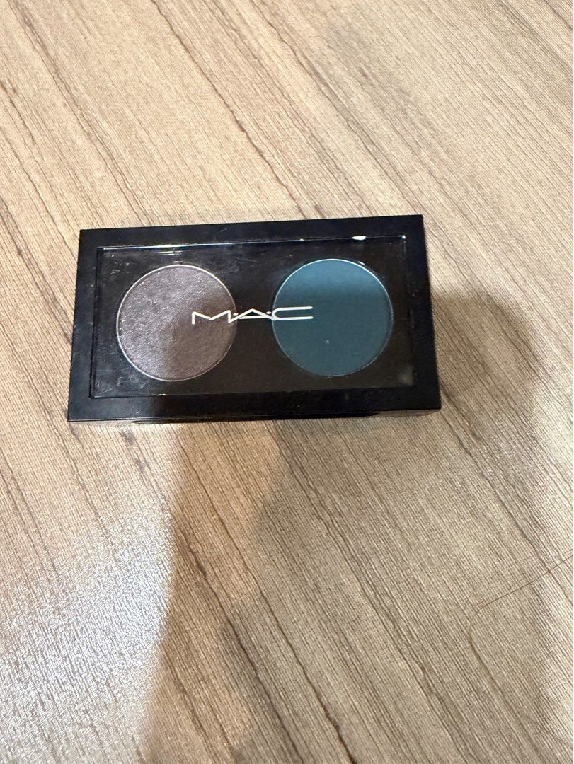 Mac eyeshadow duo palette (Category: Makeup) located in Quezon City. Submitted by chic_styleph (Listing ID 1414029790, Image 1). Description: Old eyeshadow used maybe less than 10 x lang ..