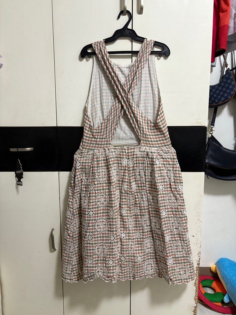 Mango Cross-Back Dress (Category: Dresses) located in Rizal. Submitted by tiny_tidy (Listing ID 1413868435, Image 2). Description: .