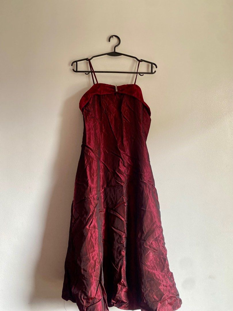 Maroon Formal Dress with Bolero (Category: Dresses) located in Taguig. Submitted by prelobyjen (Listing ID 1413890893, Image 3). Description: - Unused, only stored for a long time - 100% Acetate - Dress length is 38 inches - Maroon formal dress with matching bolero - Strappy design with velvet bodice - Shimmering, textured skirt - Tulle underlay for added volume - Bolero with short sleeves - Decorative clasp on bolero .