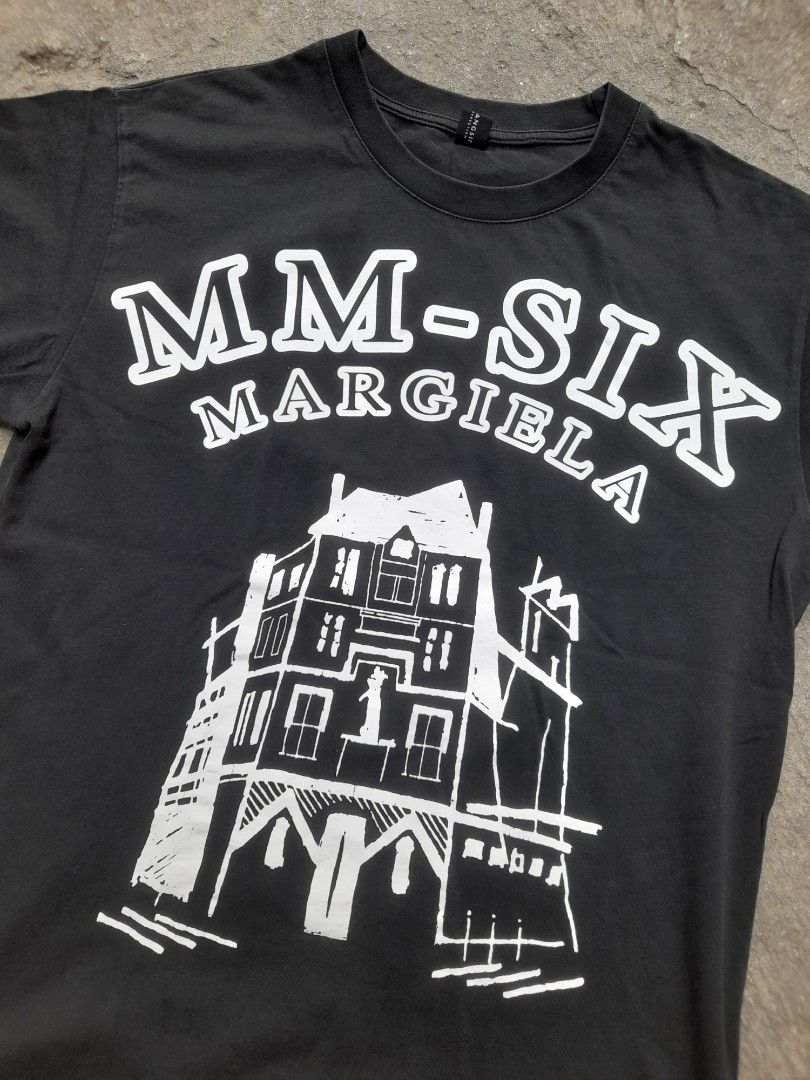 MM6 Maison Margiela Black Graphic Tee(OFF) (Category: Tshirts & Polo Shirts ) located in Taguig. Submitted by sebas_tian (Listing ID 1413866294, Image 2). Description: DIMES: 19.5x26 10/10 color rate color may vary due to lighting - MM6 Maison Margiela t-shirt - Black color - Features a graphic print with brand name and house illustration - Crew neck and short sleeves - Made of soft fabric - Ideal for casual wear - Stylish and comfortable.