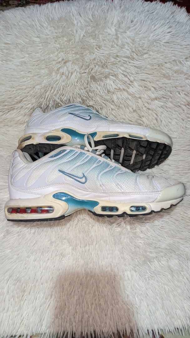 Nike Air Max Plus TN White Blue (Category: Sneakers) located in Kapalong. Submitted by hashhthrift (Listing ID 1413953452, Image 1). Description: - Nike Air Max Plus TN sneakers - Size: US 11 issue need deep clean outsole and insole.