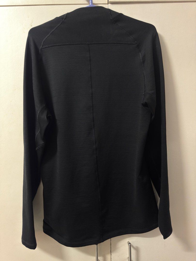 Nike Pro Mock Neck Dri-Fit Longsleeves (Category: Activewear) located in Manila. Submitted by alguims (Listing ID 1413956820, Image 2). Description: Excellent Condition Medium on tag Dimes: Width - 18 Length - 27 Issue: Minimal hairline cracks sa logo.