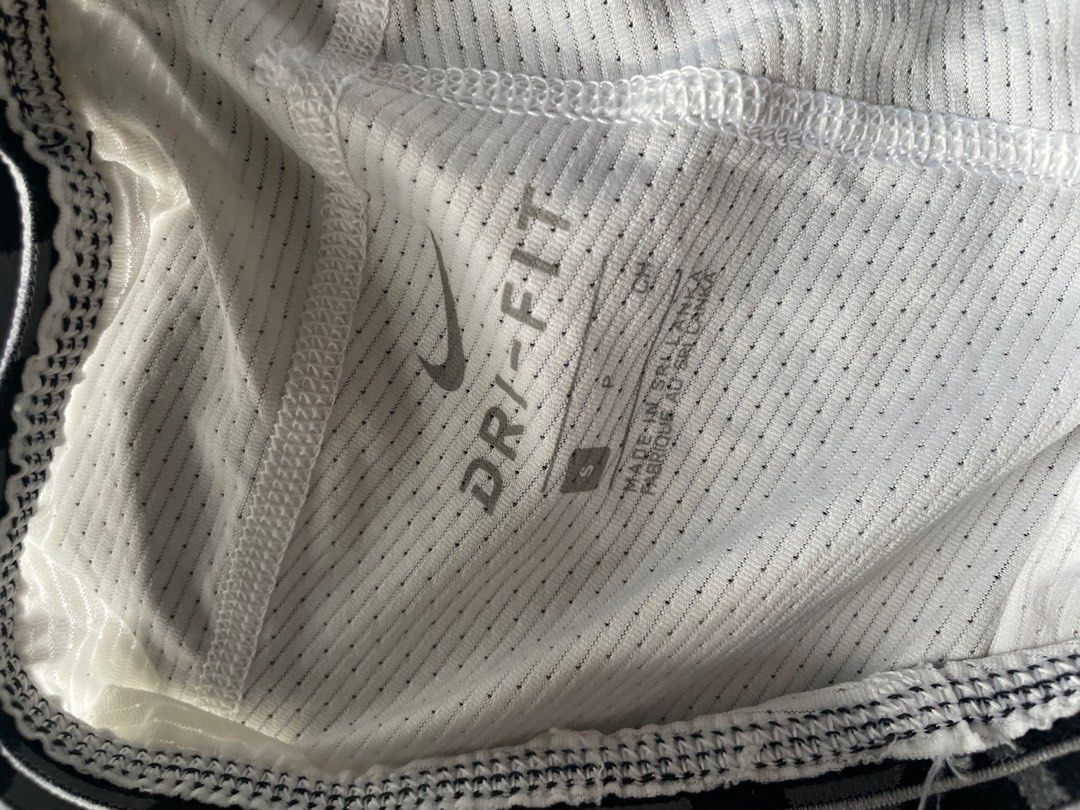 Nike white compression pants small (Category: Activewear) located in Quezon City. Submitted by andreaaa_______ (Listing ID 1413933008, Image 3). Description: used 1-2 times only waistband not stretched second hand manage expectations measurements in photos.