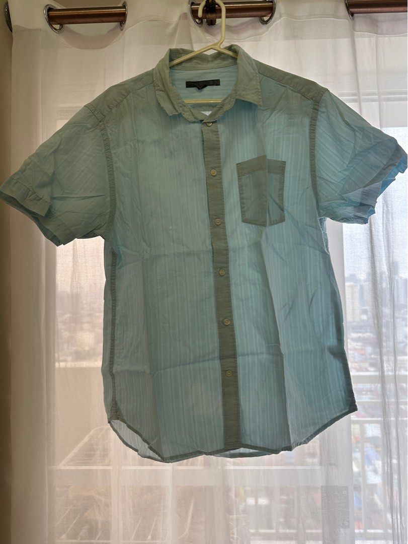 Old Navy Short Sleeve Shirt (Category: Shirts) located in Pasay City. Submitted by ria.cart (Listing ID 1413974848, Image 2). Description: -has unnoticeable stain.