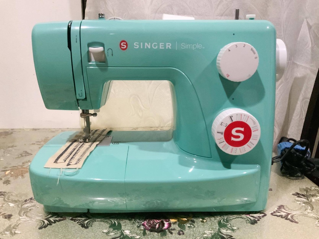 ORIGINAL SINGER Sewing Machine Simple 3223, Hobbies & Toys, Stationary ...