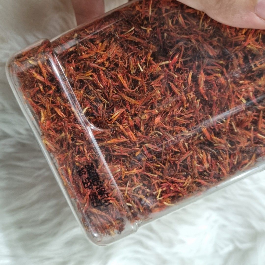Pamana Spices Safflower (Category: Spice & Seasoning) located in Makati City. Submitted by bentabolsbykd (Listing ID 1414046772, Image 2). Description: - Pamana Spices Safflower $10 each - Also known as Carthame - Net weight: 2 oz (56g) - Clear bottle with red cap - Expiration date clearly visible Sept. 2027 - Great for adding flavor to your dishes.