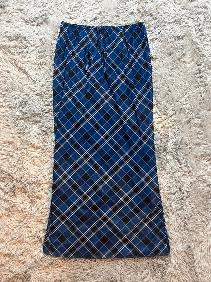 [PRELOVED] Blue Plaid Maxi Skirt (Category: Skirts) located in Taytay. Submitted by mc_marcy (Listing ID 1413943715, Image 1). Description: - Blue plaid maxi skirt - Drawstring waist/Stretchy - Long and straight cut - Made of lightweight fabric - Ideal for casual outfits.