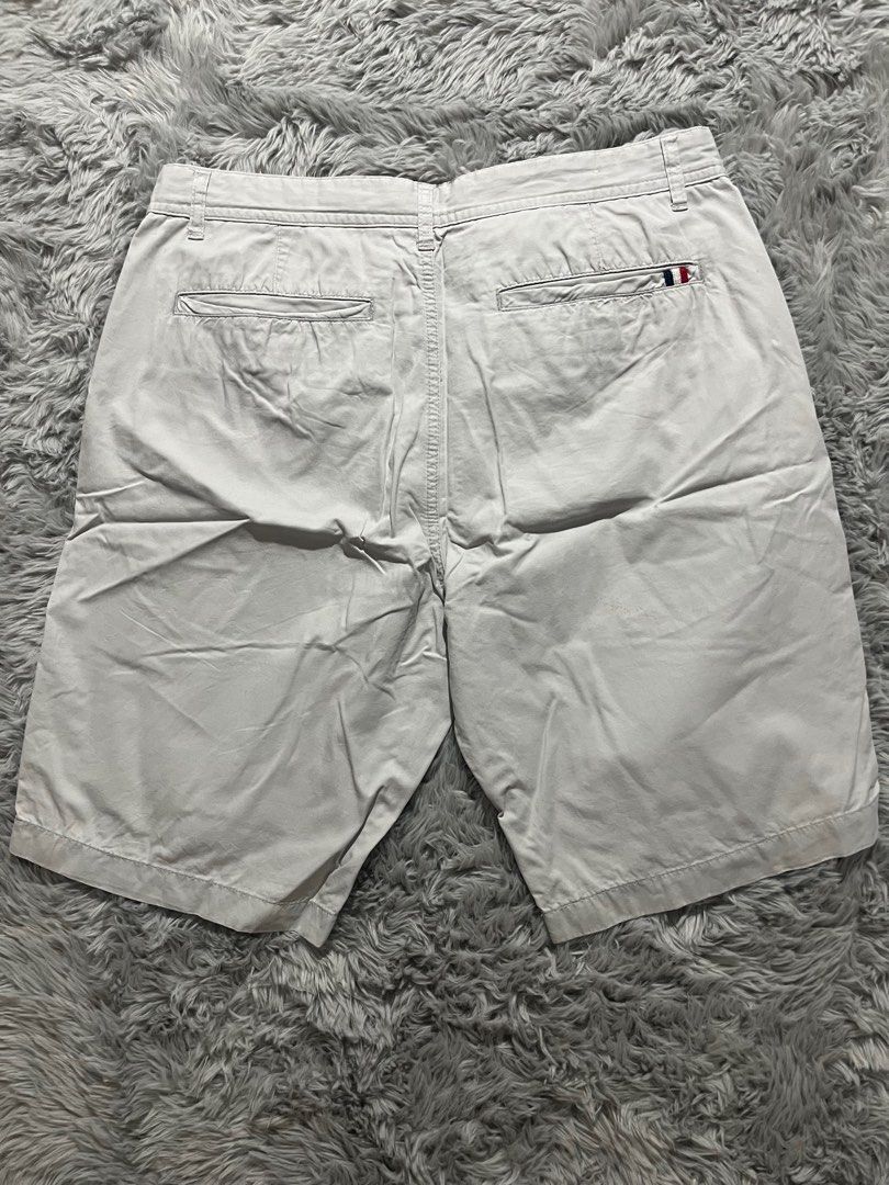 [PRELOVED] Giordano Slim Bermuda - Size 34 (Category: Shorts) located in Taytay. Submitted by mc_marcy (Listing ID 1413945578, Image 2). Description: - Size 34 - Button and zipper closure - Two front pockets - Two back pockets.