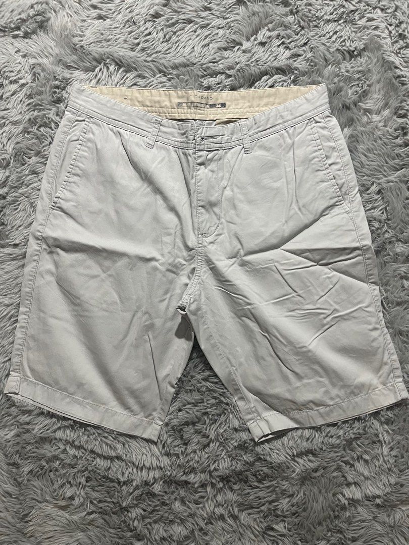 [PRELOVED] Giordano Slim Bermuda - Size 34 (Category: Shorts) located in Taytay. Submitted by mc_marcy (Listing ID 1413945578, Image 1). Description: - Size 34 - Button and zipper closure - Two front pockets - Two back pockets.