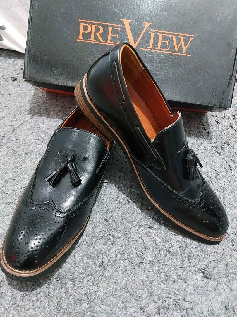 Preview Ultra Soft Black Loafers Size 42 (Category: Casual Shoes) located in Bacoor. Submitted by _arodisi_ (Listing ID 1413949795, Image 2). Description: - Black Preview Ultra Soft loafers - Size 42 - Stylish tassel detail - Durable rubber sole - Includes original box -only used once (pinang pictorial lang) -still in 10/10 condition.