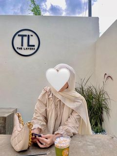 (Category: ) located in . Submitted by prelovedbyfarah2 (Listing ID 1413952394, Image 1). Description: .