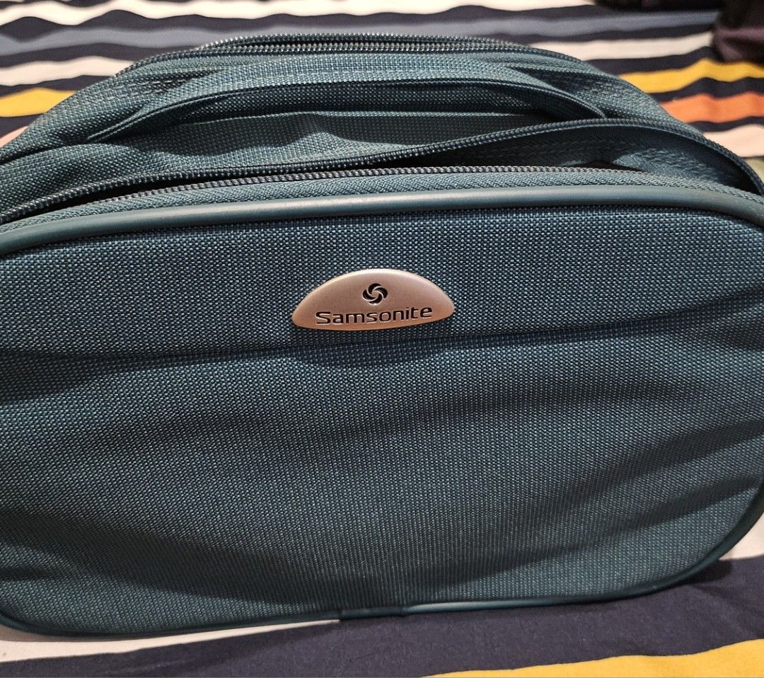 Samsonite Green Travel Bag (Category: Luxury Bags & Wallets) located in Quezon City. Submitted by johnsandhens (Listing ID 1413910991, Image 1). Description: - Green Samsonite travel bag - Top handle for easy carrying - Secure zippered closure - Oval shape - Made of durable fabric - Interior with multiple compartments for organization - Dimensions: Approximately 11 inches (length) x 7 inches (width).