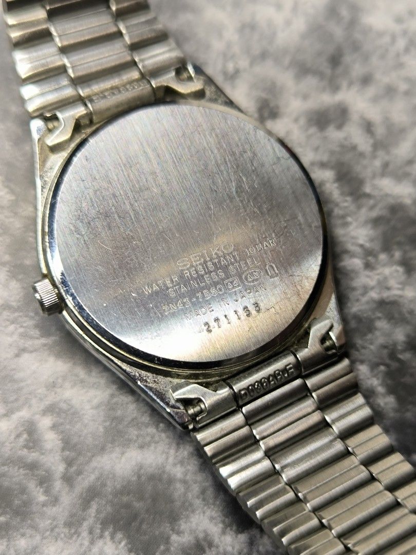 Seiko Spirit Quartz (Category: Men's Watches) located in Pasay City. Submitted by cassiuss (Listing ID 1413983982, Image 3). Description: Seiko Spirit quartz watch features a silver dial with day/date display. It has its original seiko stainless steel bracelet. Case size 33.5mm. Movement 7N43-7B60.
