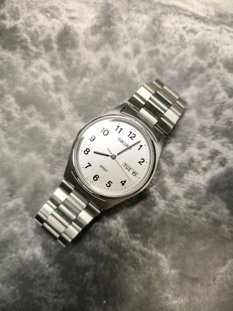 Seiko Spirit Quartz (Category: Men's Watches) located in Pasay City. Submitted by cassiuss (Listing ID 1413983982, Image 1). Description: Seiko Spirit quartz watch features a silver dial with day/date display. It has its original seiko stainless steel bracelet. Case size 33.5mm. Movement 7N43-7B60.