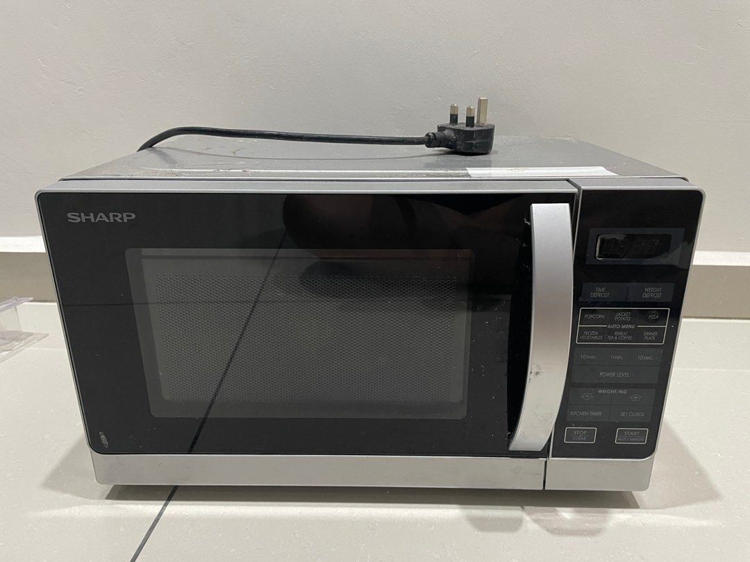 Sharp Microwave (Category: Ovens & Toasters) located in Alor Setar. Submitted by john48355 (Listing ID 1413972461, Image 1). Description: Microwave Sharp, unit hidup tetapi tidak panas. Let go murah je. Sesuai untuk kaki DIY, repair/ambil spare parts..
