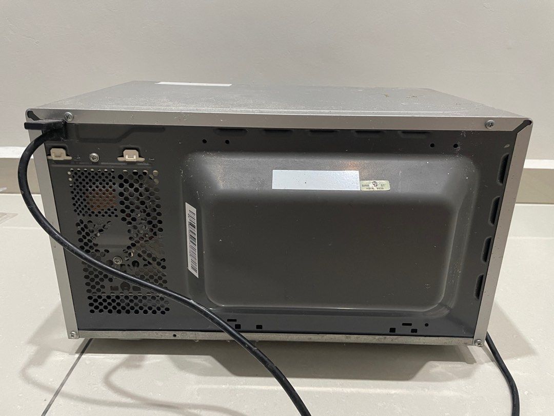 Sharp Microwave (Category: Ovens & Toasters) located in Alor Setar. Submitted by john48355 (Listing ID 1413972461, Image 3). Description: Microwave Sharp, unit hidup tetapi tidak panas. Let go murah je. Sesuai untuk kaki DIY, repair/ambil spare parts..