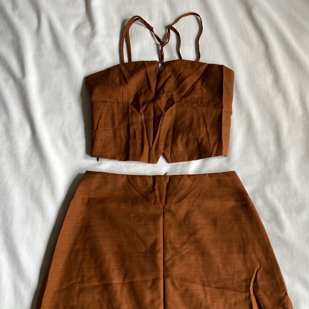 Shushi Brown Linen Coordinates skirt Set (Category: Sets or Coordinates) located in Bulacan. Submitted by thriftbin (Listing ID 1413899839, Image 3). Description: linen fabric top strap adjustable & smocked back size S measurements: bust 26-30" waist 26" length 34" (w back slit) No when worn pic ‼️Fixed price *ONLY OFFER IF SURE BUYER ship via J&T / sdd loc: bulacan.