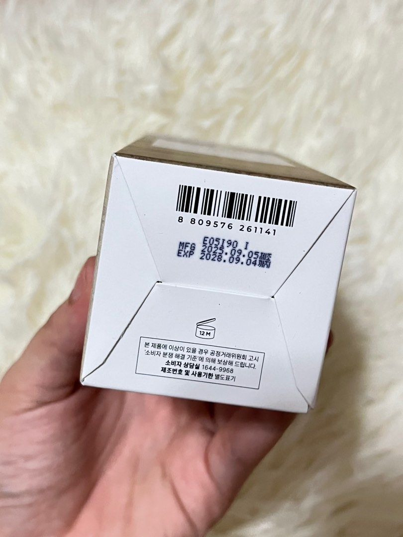 Skin1004 Madagascar Toning Toner (Category: Face Care) located in Pateros City. Submitted by ri.sha23 (Listing ID 1414018199, Image 2). Description: ✔️ Authentic ✔️ Brand new & sealed ✨ • Helps balance and refresh skin • Lightweight and gentle for daily use • Size: 210ml 🎁 With freebies.