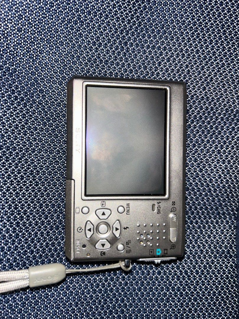 Untested Sony Cybershot Camera (Category: Cameras) located in Gapan. Submitted by an.na06 (Listing ID 1413996213, Image 3). Description: Untested Sony Cybershot DSC-T1. As you can see in the picture it is a camera that is in good condition—no scratches and does not have any cracks. It doesn’t come with a battery and memory card. Price can be negotiable. DM ME FOR MORE INFORMATION! MOP- GCASH MOD- JNT or LBC.