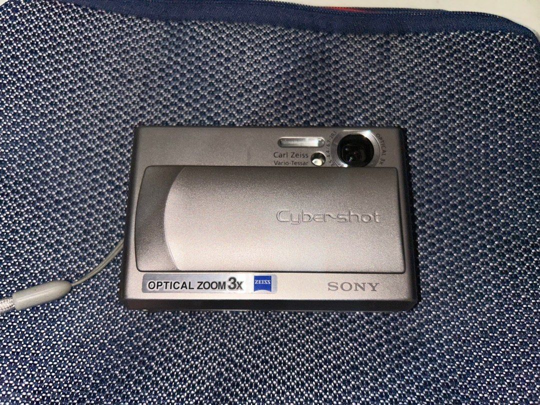 Untested Sony Cybershot Camera (Category: Cameras) located in Gapan. Submitted by an.na06 (Listing ID 1413996213, Image 2). Description: Untested Sony Cybershot DSC-T1. As you can see in the picture it is a camera that is in good condition—no scratches and does not have any cracks. It doesn’t come with a battery and memory card. Price can be negotiable. DM ME FOR MORE INFORMATION! MOP- GCASH MOD- JNT or LBC.