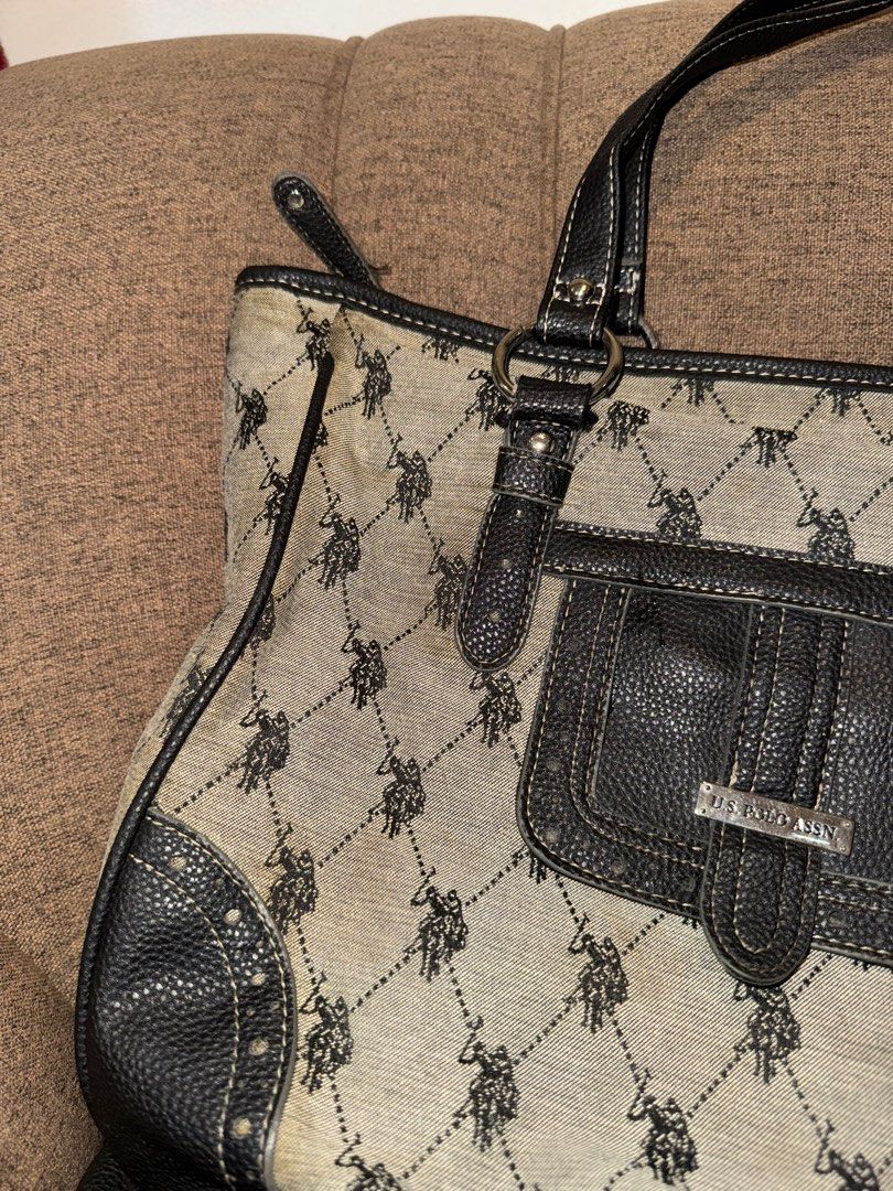 US polo assn bag (Category: Luxury Bags & Wallets) located in Paranaque City. Submitted by caseycunanan (Listing ID 1413982898, Image 3). Description: US polo assn bag well used. bag from US pa authentic pm if interested! ☺️.