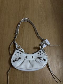 (Category: ) located in . Submitted by kimchidonut (Listing ID 1413923222, Image 1). Description: .