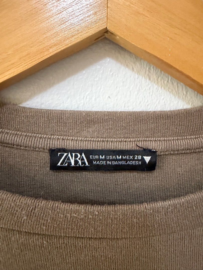Zara Cropped Top Longsleeves Cotton Medium (Category: Blouses) located in Rizal. Submitted by arkivekkk (Listing ID 1414038133, Image 2). Description: Very cute! Like new and good condition BPI GCASH Meet up: Cainta area Courier c/o buyer.