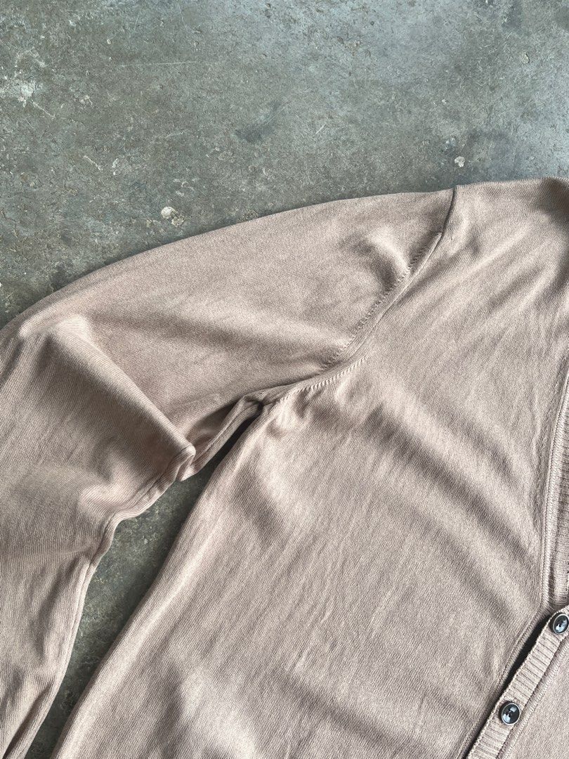 Zara Man Fine Cotton Cardigan (Category: Coats, Jackets and Outerwear) located in San Mariano. Submitted by rakithrift (Listing ID 1413855100, Image 3). Description: 📏 DIMES: W 21 L 28 SL 27 🎨 COLOR RATE: 9.5/10 (Brown) ✅ CONDITION: EXCELLENT ❌ ISSUE: NONE .