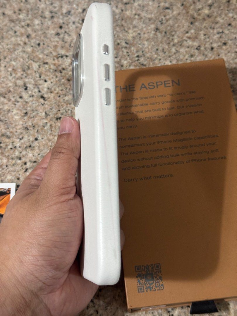 15PM Andar Aspen Leather Case Blanc White 15 Pro Max (Category: Cases & Sleeves) located in Quezon City. Submitted by rg1996 (Listing ID 1414204749, Image 2). Description: 15 pro max With box Red stain marks see pics.