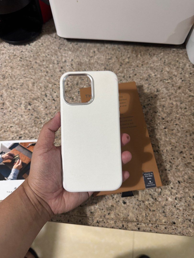 15PM Andar Aspen Leather Case Blanc White 15 Pro Max (Category: Cases & Sleeves) located in Quezon City. Submitted by rg1996 (Listing ID 1414204749, Image 1). Description: 15 pro max With box Red stain marks see pics.