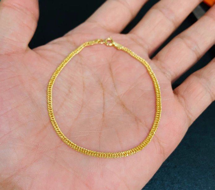 18k Gold Bracelet (Category: Bracelets) located in Minglanilla. Submitted by empress2 (Listing ID 1414137921, Image 1). Description: 18k Saudi Gold 1.32 grams 17cm.
