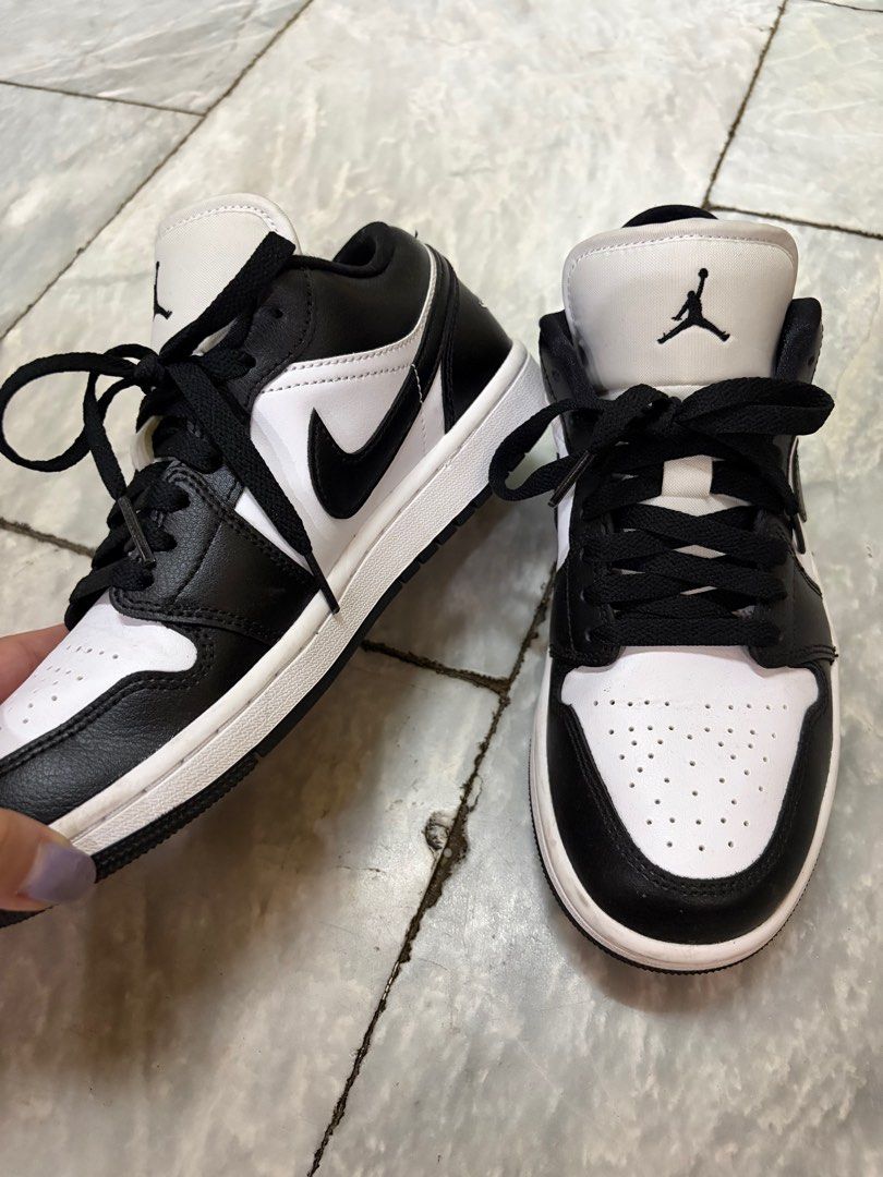 Air Jordan 1 Mid Black White (Category: Sneakers) located in Muntinlupa City. Submitted by patats (Listing ID 1414180262, Image 2). Description: - Air Jordan 1 Mid - Classic black and white colorway - Iconic Air Jordan logo on tongue - Air Jordan wings logo on heel - Black laces - White midsole - Leather upper.