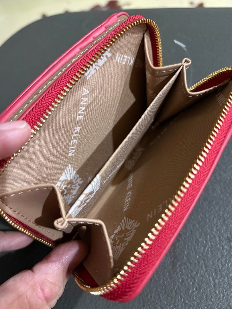 Anne Klein quilted wallet (Category: Wallets & Card holders) located in Pasig City. Submitted by declutterwithmaria (Listing ID 1414148865, Image 3). Description: New with tag Interior functions includes 4 slip pockets and 6 card slot.
