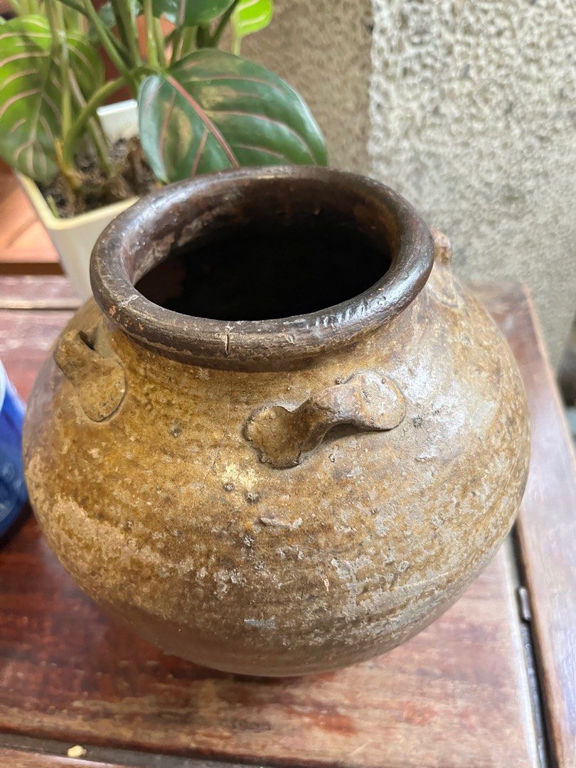 Antique Chinese Martaban Jar (Category: Vases & Decorative Bowls) located in Mandaluyong City. Submitted by goodfair (Listing ID 1414205582, Image 1). Description: Ships from Mandaluyong Bottom is broken from decade old storage.