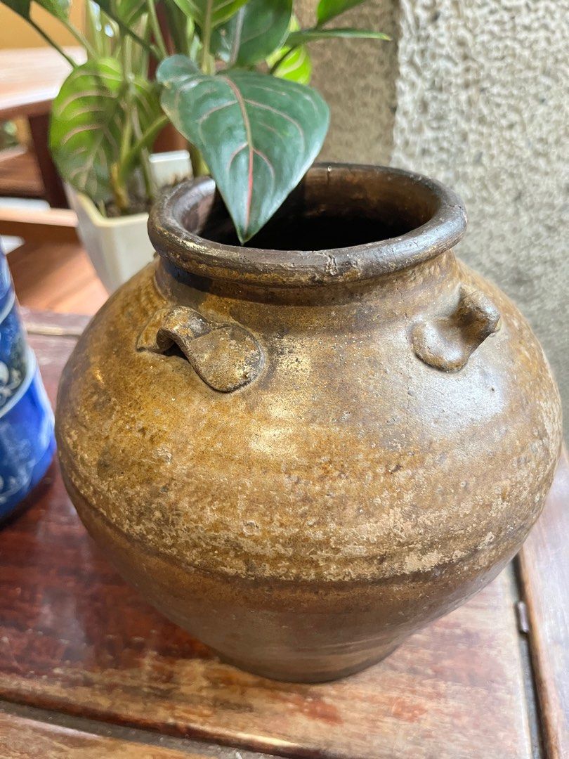 Antique Chinese Martaban Jar (Category: Vases & Decorative Bowls) located in Mandaluyong City. Submitted by goodfair (Listing ID 1414205582, Image 2). Description: Ships from Mandaluyong Bottom is broken from decade old storage.