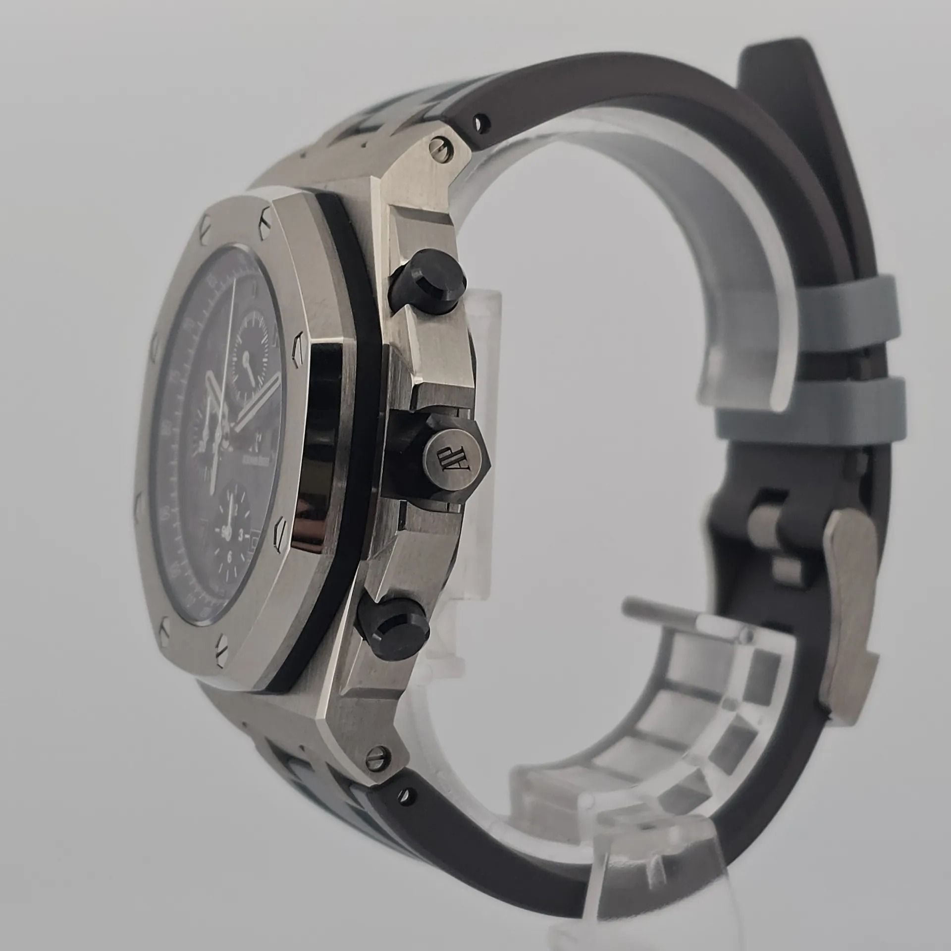 Audemars Piguet Royal Oak Offshore 26470ST.OO.A104CR.01 (Category: Watches) located in Singapore. Submitted by watchbanka.deer (Listing ID 1414114477, Image 2). Description: M260006UAPT Watch Condition Very Good Warranty Card Year N/A Diameter 42mm Movement Automatic Case Material Steel Dial Color Gray Accessories Includes original packaging and certificate No Exchange Thank You Want to see more watches we have please follow us on: Website: https