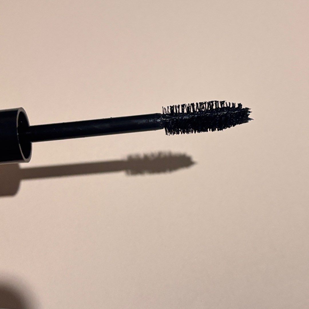 Bareminerals Maximist Mascara (Category: Makeup) located in Manila. Submitted by clothesoft (Listing ID 1414180152, Image 2). Description: MAXIMIST PHYTO-FIBER VOLUMIZING MASCARA just opened but didnt like the want.