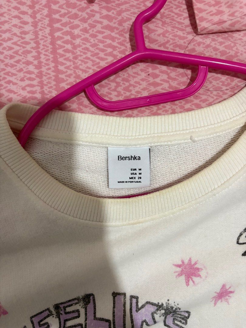 Bershka Graphic Sweatshirt - Size M (Category: Coats, Jackets and Outerwear) located in Manila. Submitted by svphiiaaa (Listing ID 1414113941, Image 3). Description: - Bershka sweatshirt - Features graphic prints - Crew neck - Long sleeves - Size: M - Few defects .