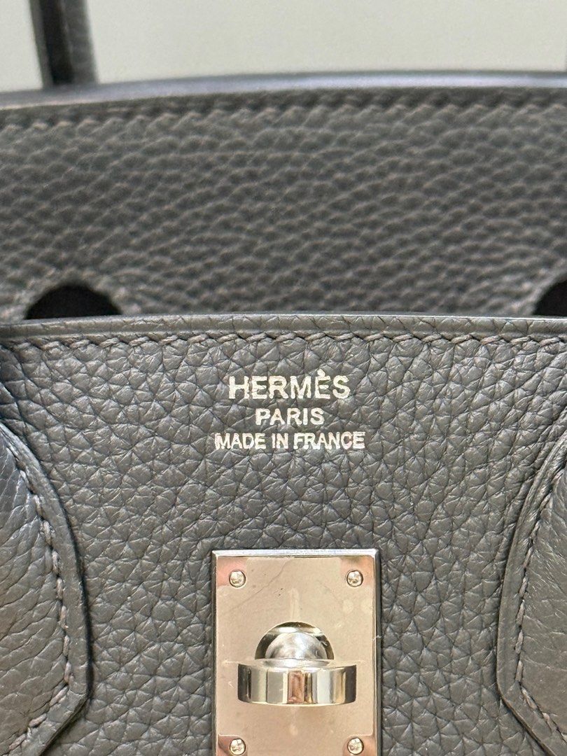 Birkin 25 in dark gray (Category: Luxury Bags & Wallets) located in Quezon City. Submitted by markandrewson1123 (Listing ID 1414128234, Image 2). Description: NGA With dustbag, lock key and clochette With code .
