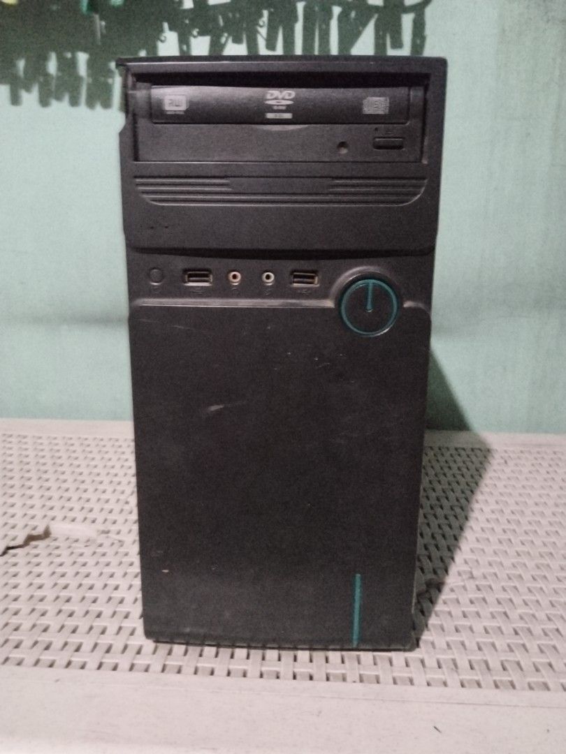 Black Computer Case with DVD Drive (Category: Computer Parts) located in Mandaluyong City. Submitted by eyji569 (Listing ID 1414156655, Image 3). Description: Price can still be changed - Black computer case - Built-in DVD drive - Front USB ports - Audio jacks - Power button - Side and back vents - Space for components.