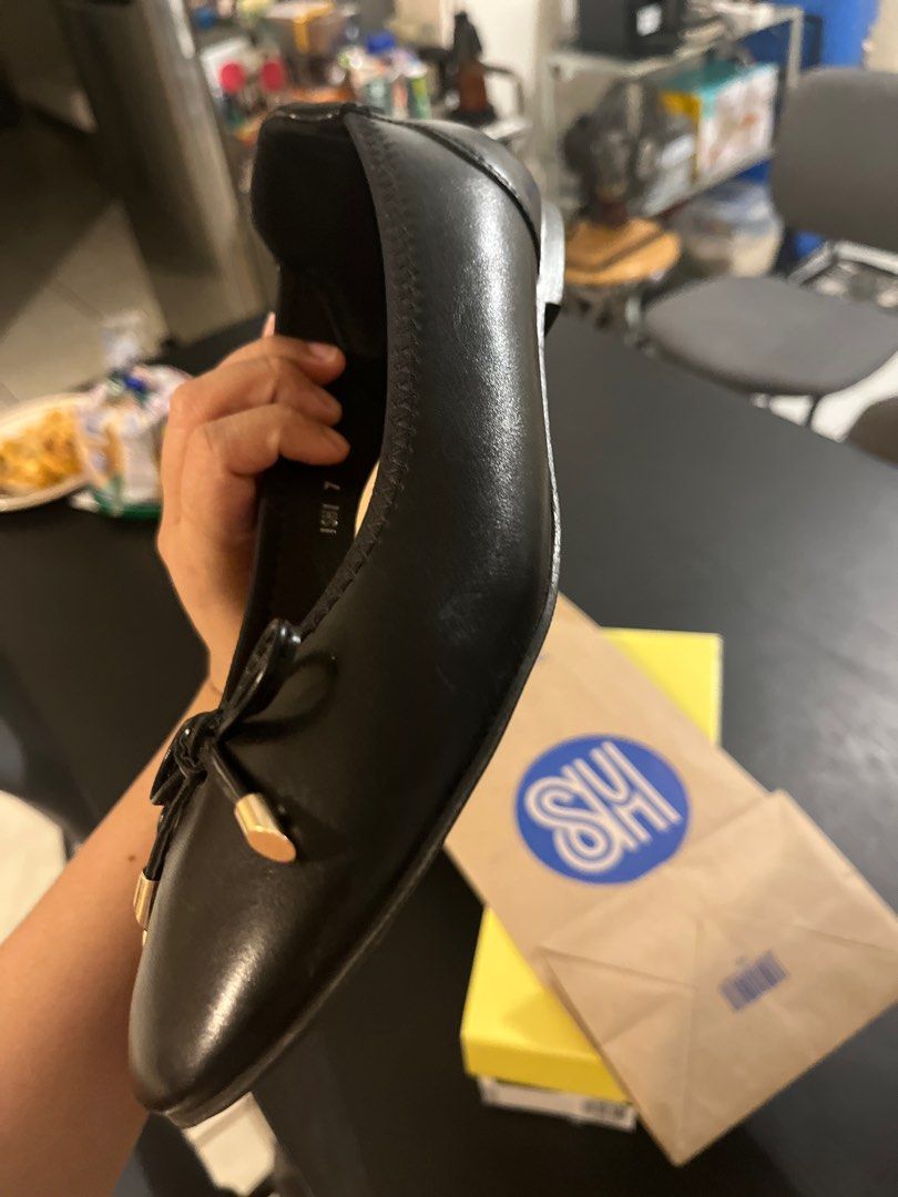 Black Flats Shoes (Category: Flats & Sandals) located in Makati City. Submitted by declutter.makati (Listing ID 1414197966, Image 3). Description: Barely used; not more than a month. RFS: Size is too big 📍 Pasay On hand and ready for pick up SF is c/o by the buyer MOP: Gcash, Unionbank, or Metrobank.