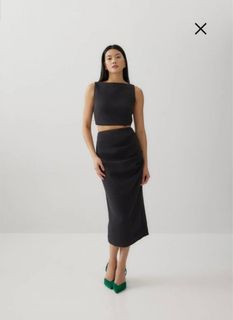 (Category: ) located in . Submitted by qi.closet (Listing ID 1414184563, Image 1). Description: .