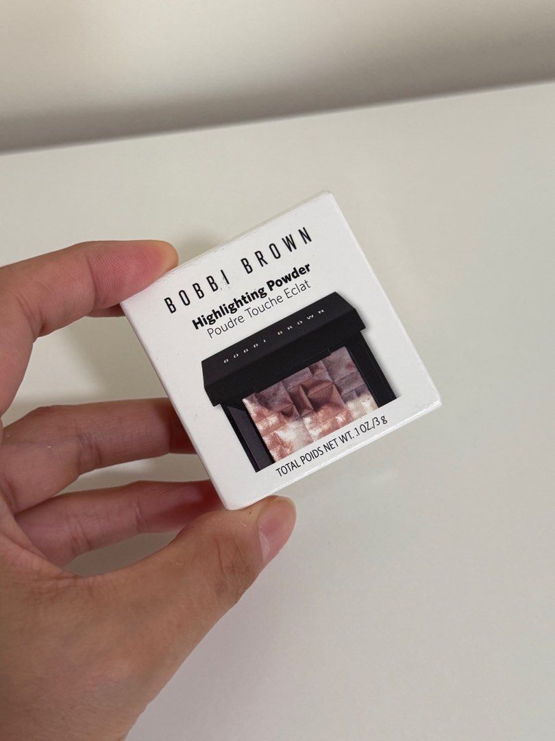 Bobbi Brown Highlighting Powder - Pink Glow MINI (Category: Makeup) located in Pasig City. Submitted by perl2018 (Listing ID 1414217011, Image 3). Description: - Bobbi Brown Highlighting Powder in Pink Glow Mini Size!! - 3g compact size - Brand new, sealed - Features the brand and product name on the packaging - authentic - Ingredients listed on the back - Price: ₱2,700.