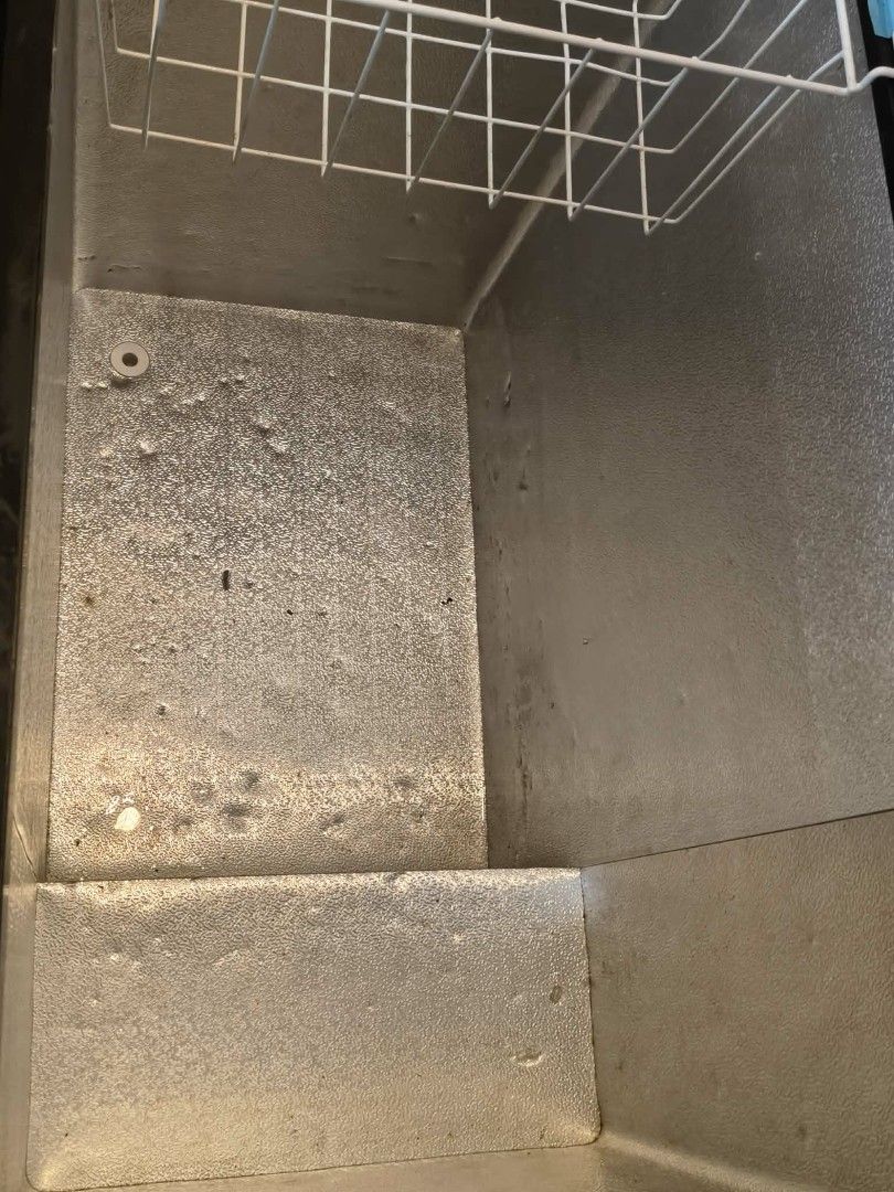 Brikk Chest Freezer (2024) (Category: Refrigerators and Freezers) located in Quezon City. Submitted by belljavier (Listing ID 1414085298, Image 3). Description: rfs: almost 8 months used only, close po yung close walang mag aasikaso. ( may mga gasgas, gawa po ng tindero namin pero all goods padin po) - Brikk chest freezer - Dual function: chilling and freezing - Includes wire basket - 5-year warranty - Spacious and clean interior - Black color.