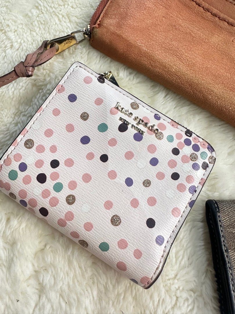Bundle Chloe Leather Wallet (Category: Luxury Bags & Wallets) located in Cainta. Submitted by shopbyyna (Listing ID 1414153899, Image 2). Description: Bundle take all All original As is see minor flaws Good for everyday use sa di maselan 😅.